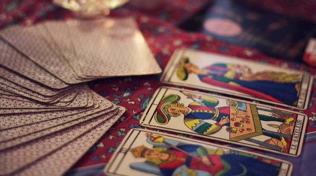 Diferencia entre videncia y tarot | Luz de Guia | Marta Luz